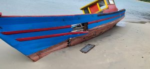 Pompong Dihantam Gelombang Tinggi, Nelayan Anambas Rugi Rp35 Juta