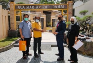 Komitmen Dukung Pemerintah Cegah Corona, PLN Batam Bagikan Ribuan Masker Gratis