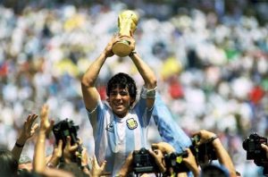 Legenda Sepak Bola Dunia Diego Maradona Tutup Usia