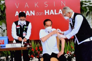 Jokowi Jadi Orang Pertama Disuntik Vaksin COVID-19 di Indonesia