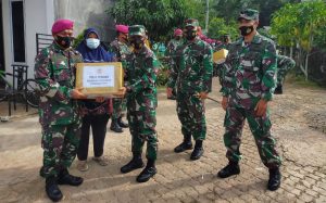 Prajurit TNI AL Terdampak Banjir dan Tanah Longsor di Tanjungpinang dapat Bantuan Sembako