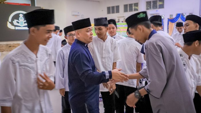 Nizar Kukuhkan Forum Komunikasi Remaja Lingga, Inilah Harapannya