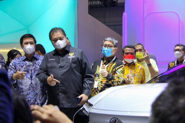 Buka GIIAS 2022, Airlangga: Insentif Pemerintah Disambut Positif Lewat Mobil Listrik