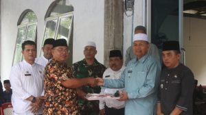 Bupati Hamsuardi Bersama  Stakeholder Jumat Berkah di Masjid Nurul Iman, Jorong Talang Kuning, Kecamatan Gunung Tuleh