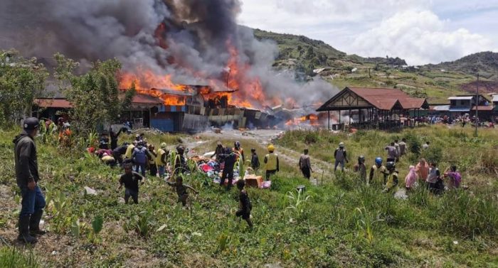 Kebakaran di Puncak Jaya