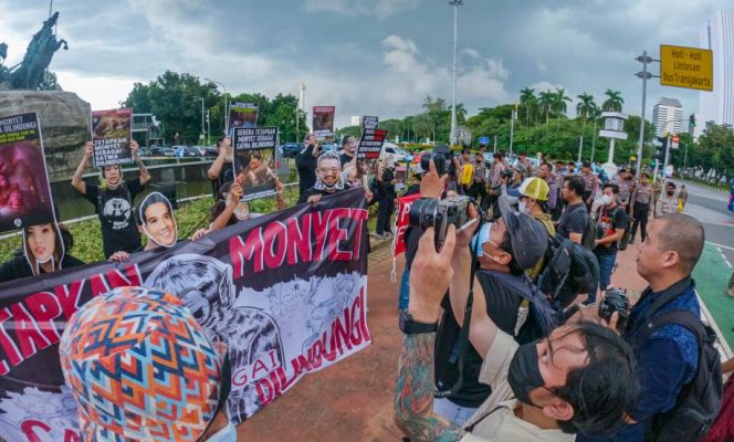 Aksi Simbolis Kawanan Monyet Protes bersama