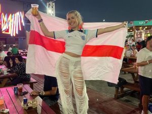 Bintang Parno Inggris Beraksi saat Nonton Piala Dunia 2022 Langsung di Qatar