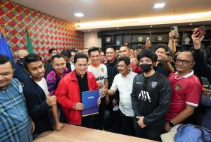 Kembalikan Formulir Calon Ketua PSSI, Erick Thohir Didampingi Kaesang dan Raffi Ahmad