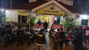 Polsek Lubuk Baja Melaksanakan Penertiban dan Pembubaran Balap Liar Yang Terjadi di Jalan Raden Patah