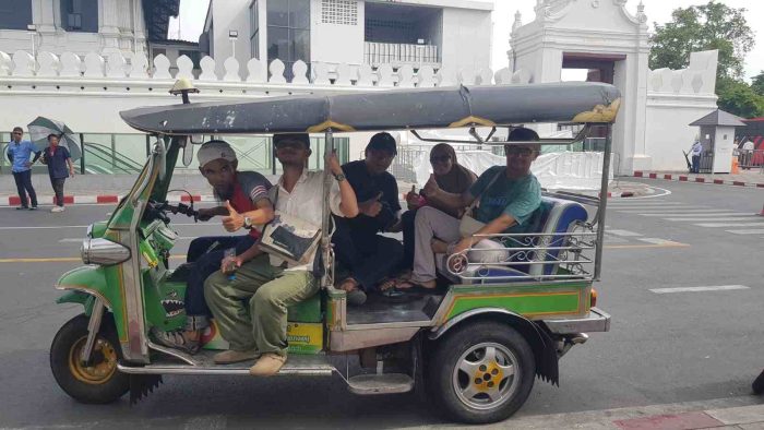 Ke Mekah Naik Sepeda Motor, Sudah Satu Minggu Rider Payakumbuh Masih “Tertahan” di Bangkok, Thailand