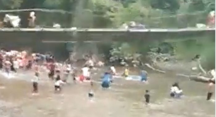 Video Tragedi 28 Warga Jadi Korban Jembatan Gantung Putus di Sekadau Kalbar