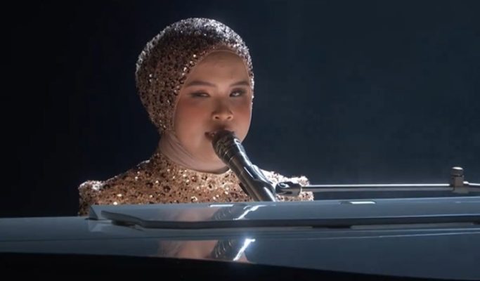 Cara Putri Ariani Bernyanyi di Semi final America's Got Talent 2023 Bikin 4 Juri Bangga