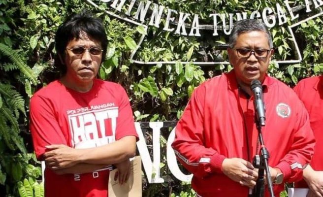 Hasto Kristiyanto dan Politikus PDIP Adian Napitupulu