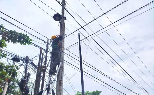 Jaga Layanan Tetap Andal, PLN Icon Plus Sumbagteng Segel Kabel Ilegal di Marpoyan Damai