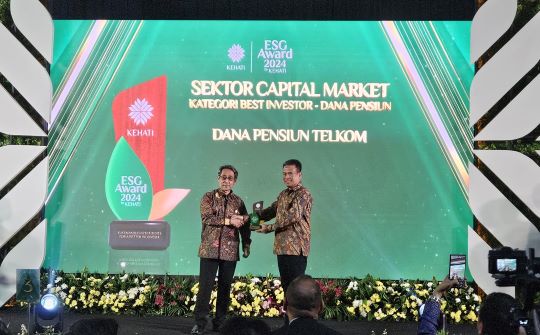 Dana Pensiun Telkom Raih ESG Award 2024 di Kategori Best Investor Dana Pensiun