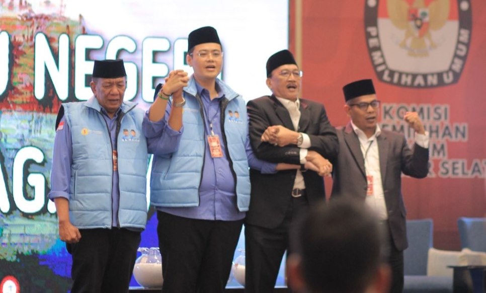 Paslon Bupati Rusma Yul dan Nasta Oktavian Tampil Memukau dalam Debat II Pilkada Pessel 2024